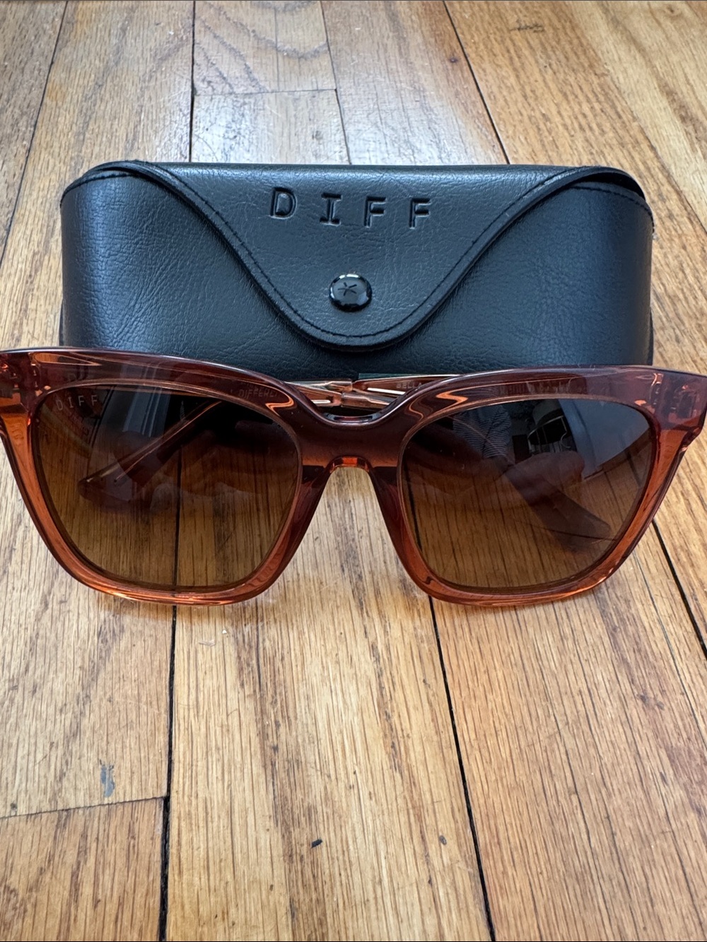 NWOT DIFF Brown Tortoise Square Sunglasses